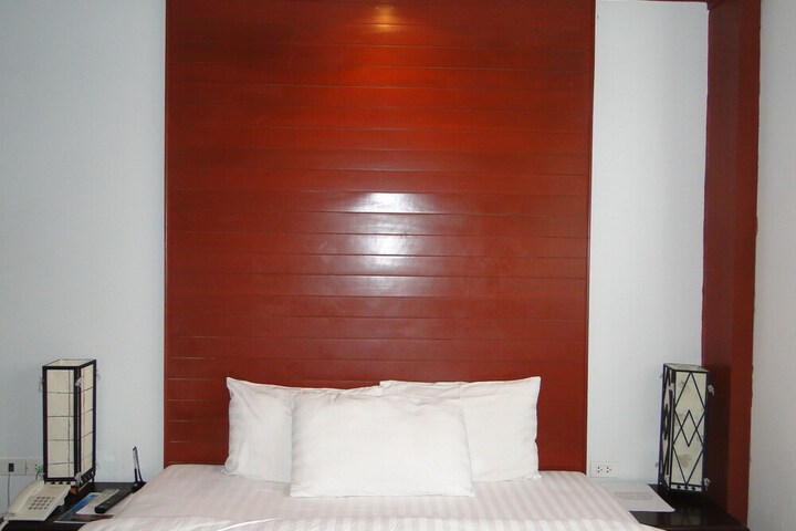 Room 8 of 48