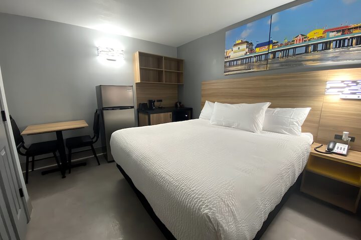 Room 4 of 7