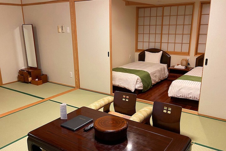 Room 16 of 49