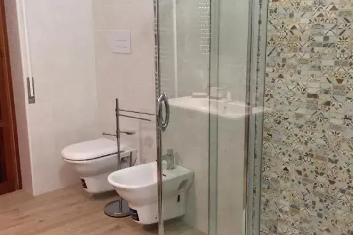 Room 7 of 11