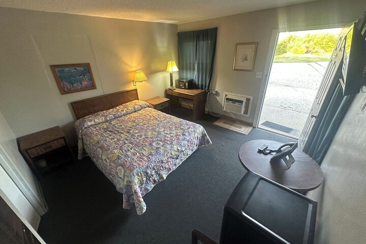 Room 6 of 13