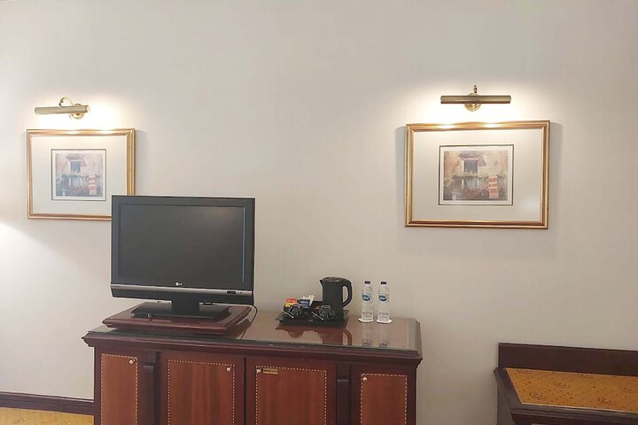 Room 8 of 38