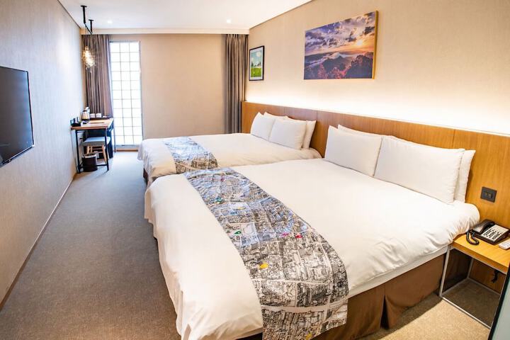 Room 46 of 210