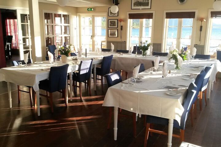 Dining 8 of 13