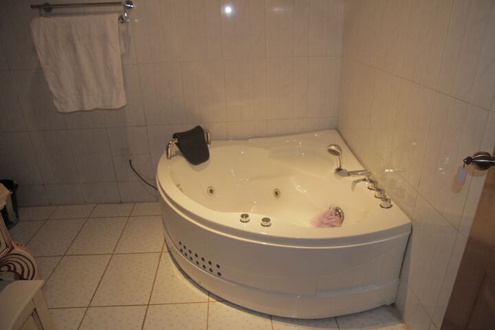 Hot Tub 19 of 42