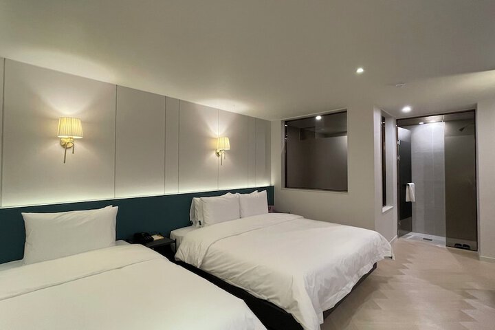 Room 25 of 60