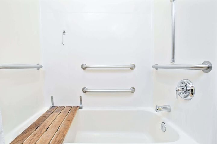2 Queen Beds Mobility Accessible (4 of 15)