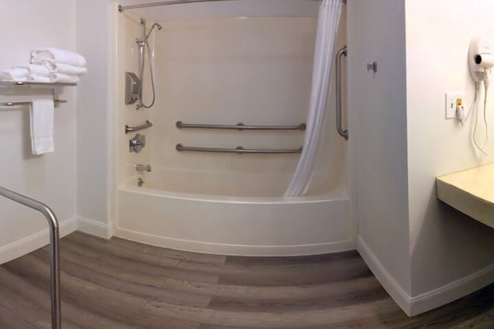 Room 32 of 42