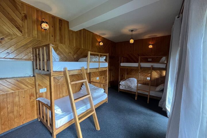 Room 13 of 34