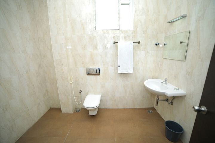 Room 7 of 9
