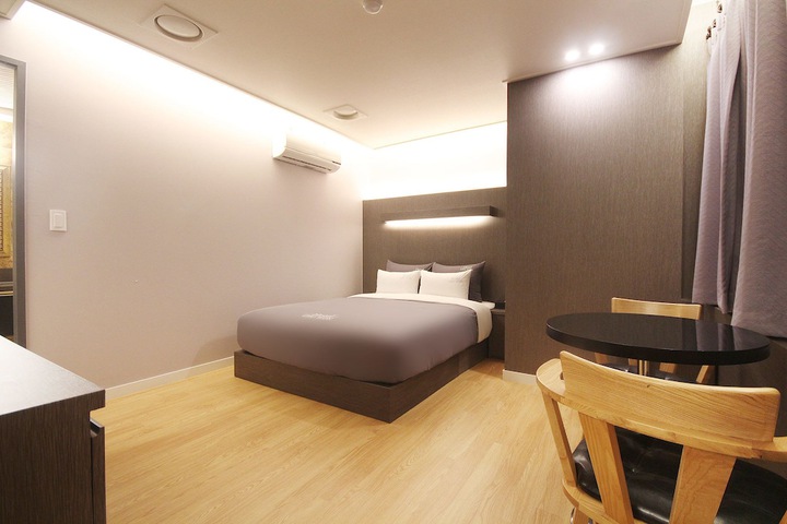 Room 28 of 127