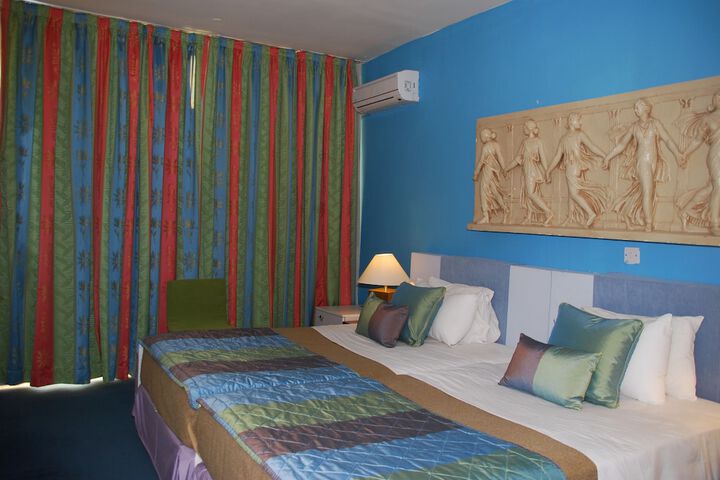 Room 30 of 107