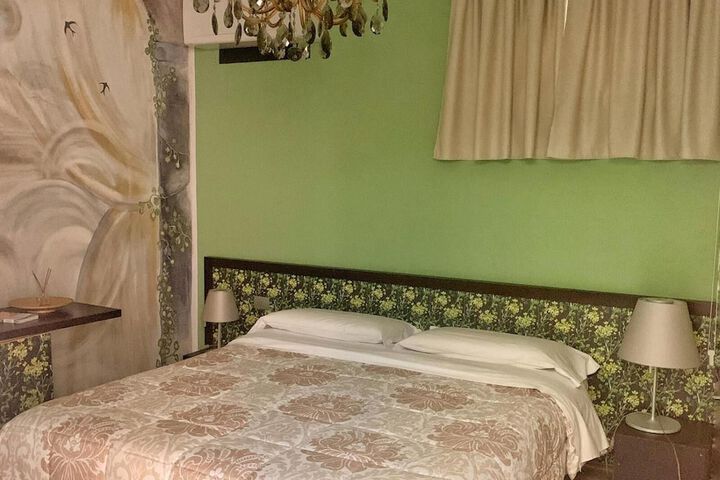 Room 13 of 27