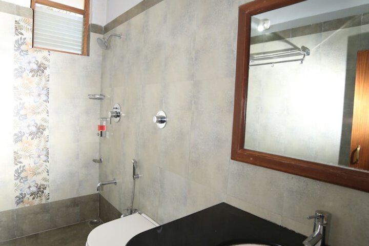 Room 53 of 77
