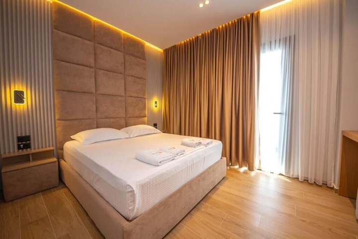 Room 6 of 72