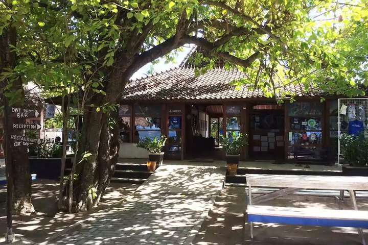 Check-in/check-out kiosk