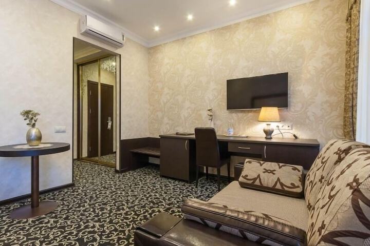 Room 55 of 143