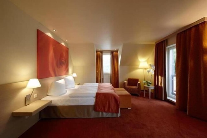 Room 10 of 37