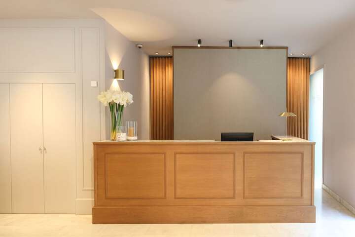 Concierge desk