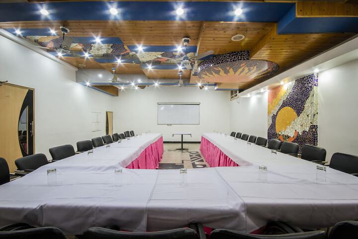 Business Center 27 of 29