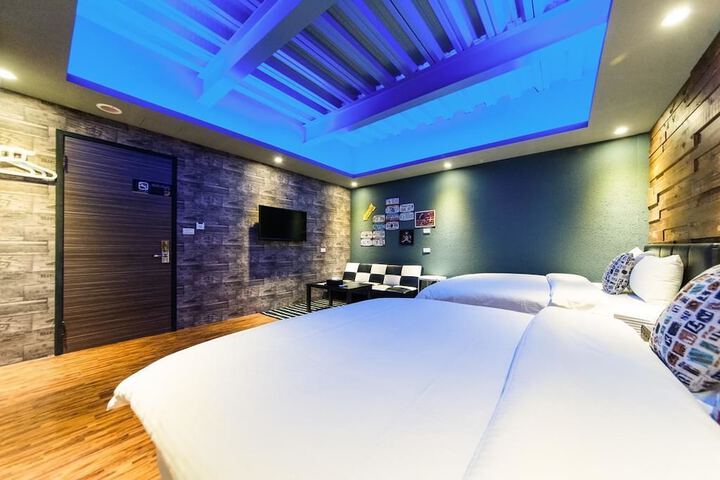 Room 10 of 56