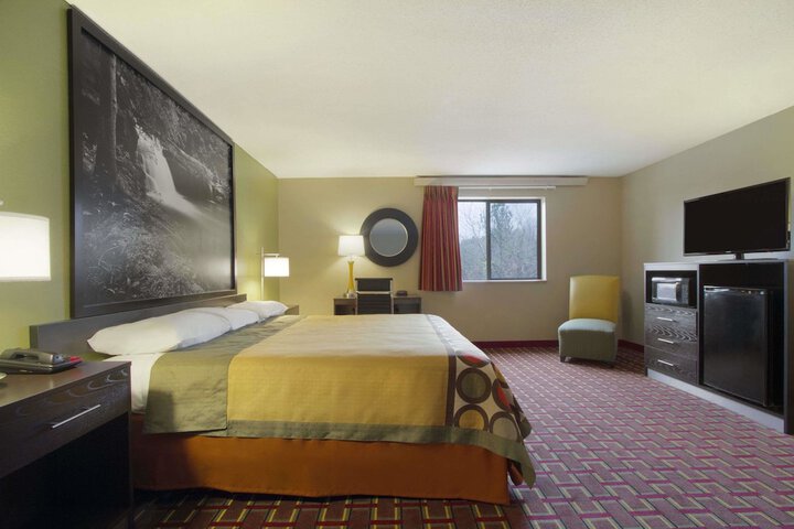 1 King Bed (1 of 12)