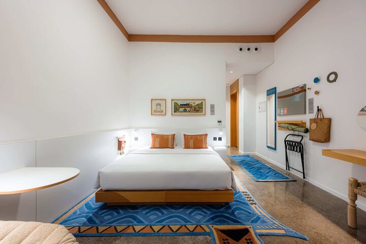 Room 13 of 65