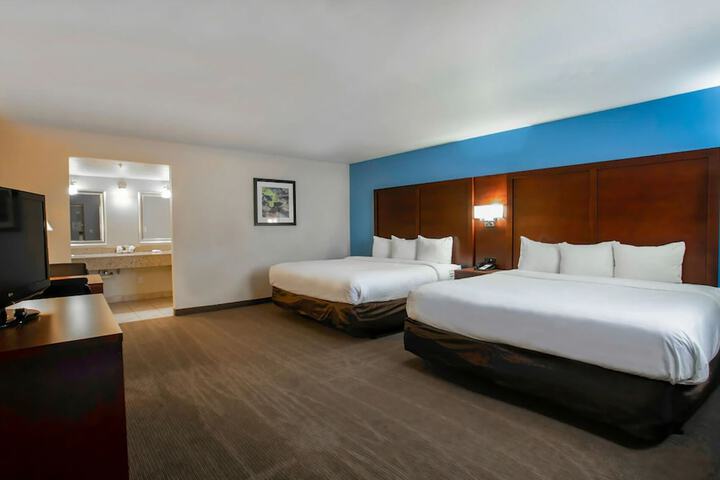 Room 2 of 10
