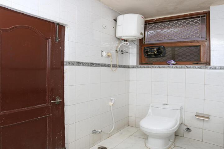 OYO 402 Hotel Noida Residency