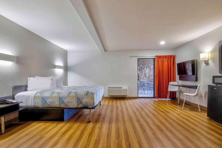 Room 14 of 24