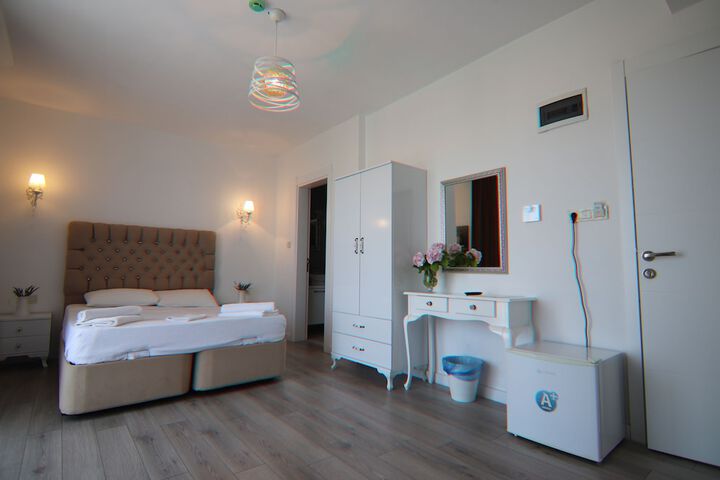 Room 10 of 117