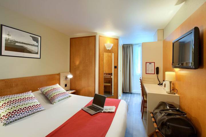 Room 7 of 32
