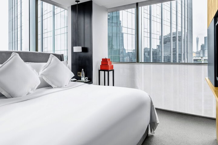 Room 6 of 44