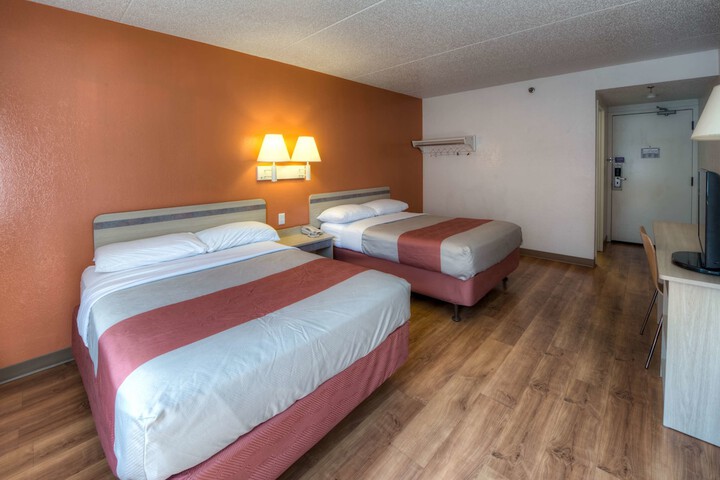 2 Double Beds (9 of 16)