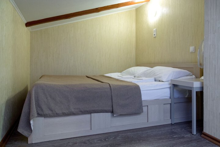 Room 16 of 39