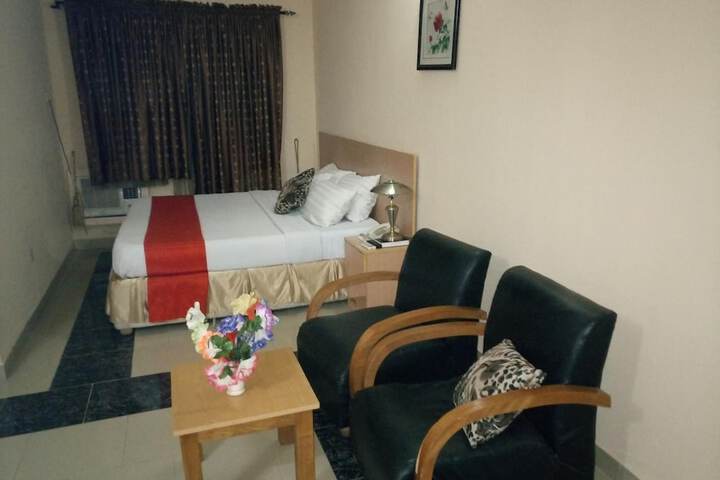 Room 27 of 65