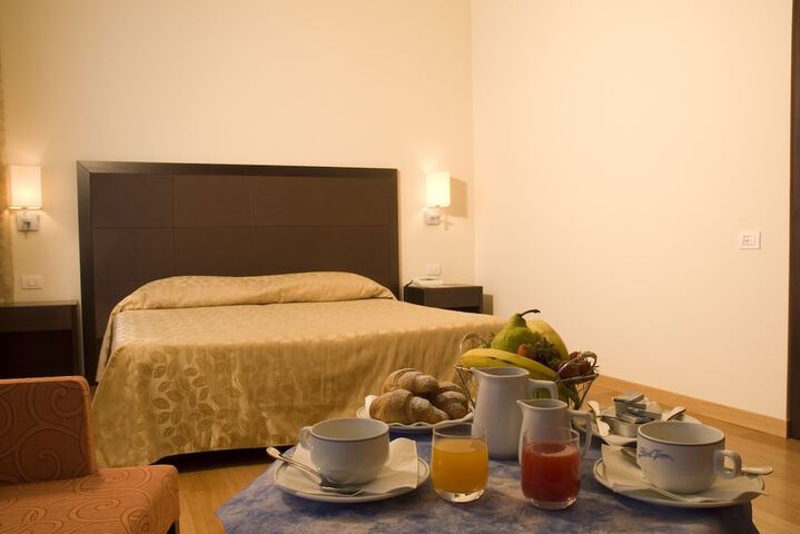 Room 5 of 37