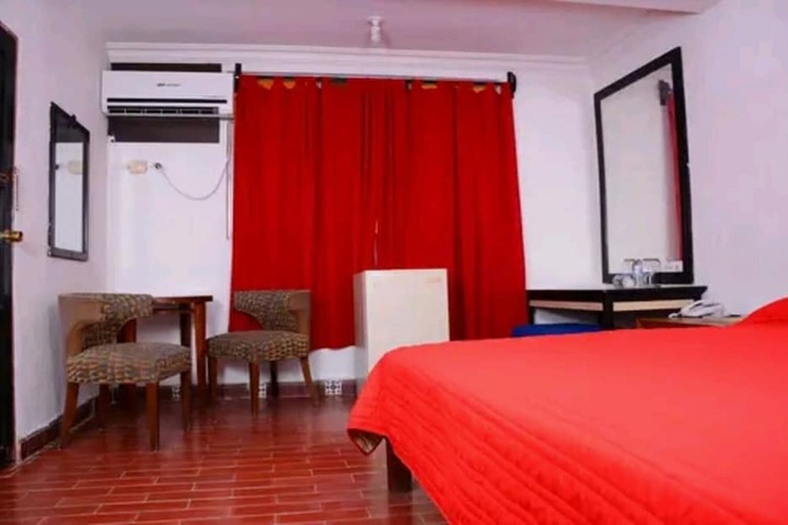Room 7 of 27