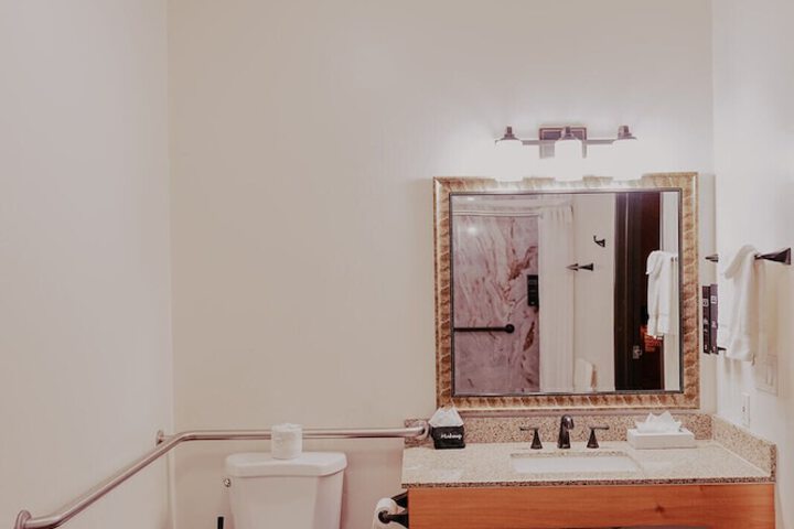 Room 10 of 93