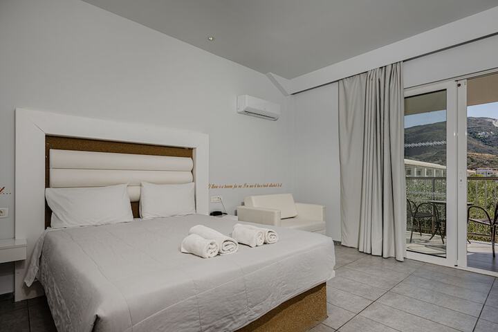 Room 3 of 35