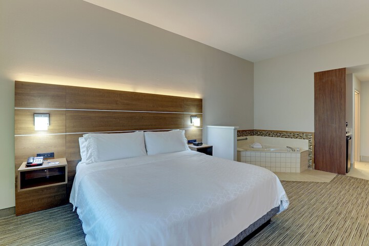 Standard | King Bed (8 of 25)
