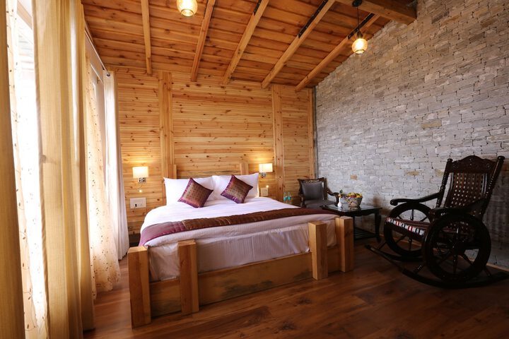 Room 4 of 33