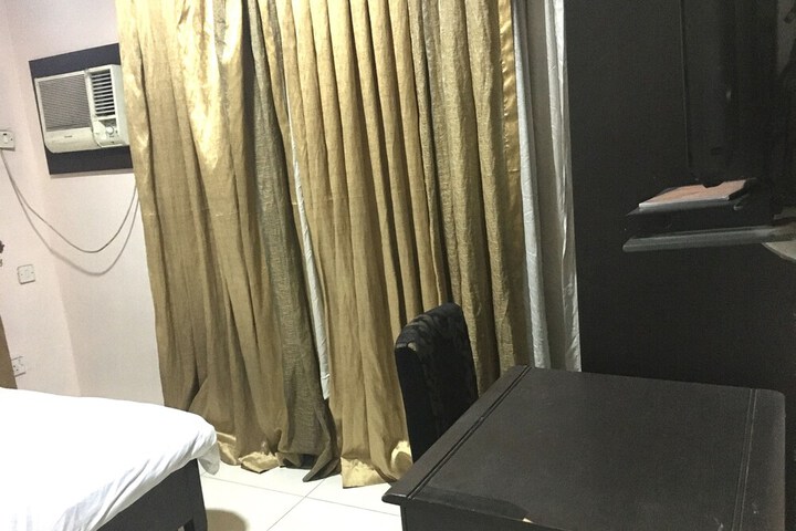 Room 13 of 25