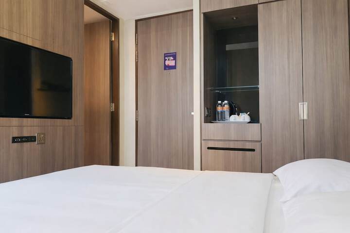 Room 14 of 104