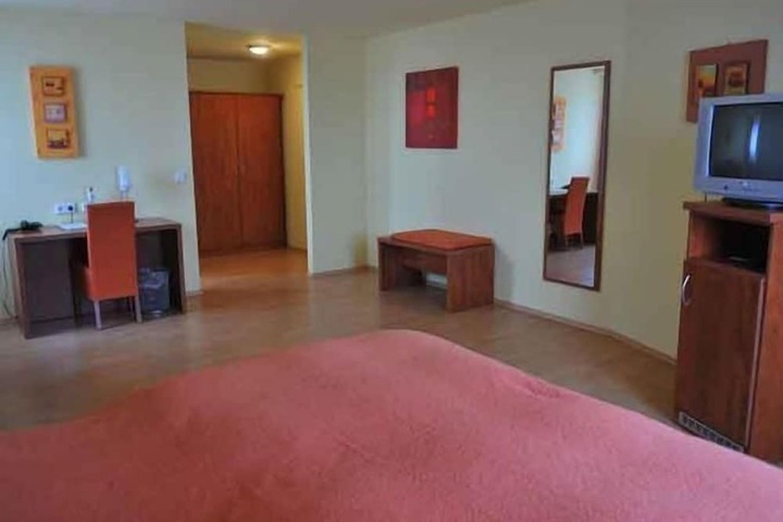 Room 17 of 41