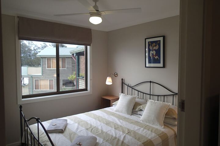 Room 2 of 220