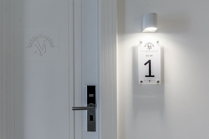 Room 7 of 114