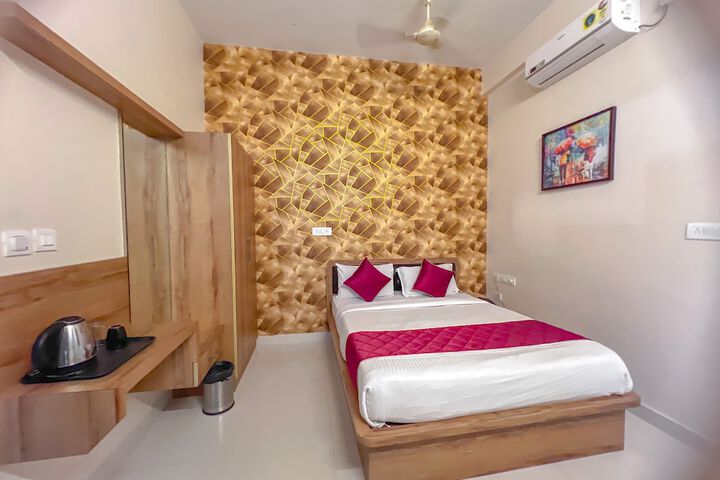 Room 10 of 20