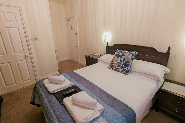 Room 32 of 99