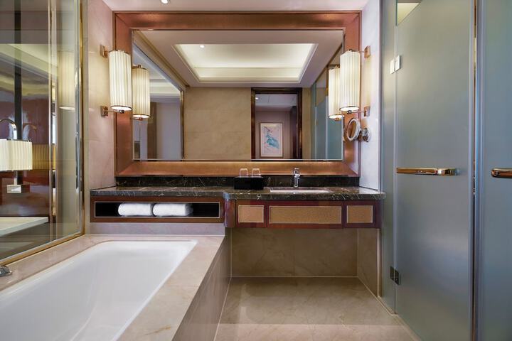 Room 15 of 32